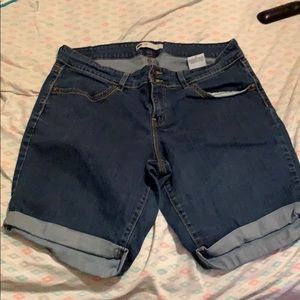 Levi’s Bermuda